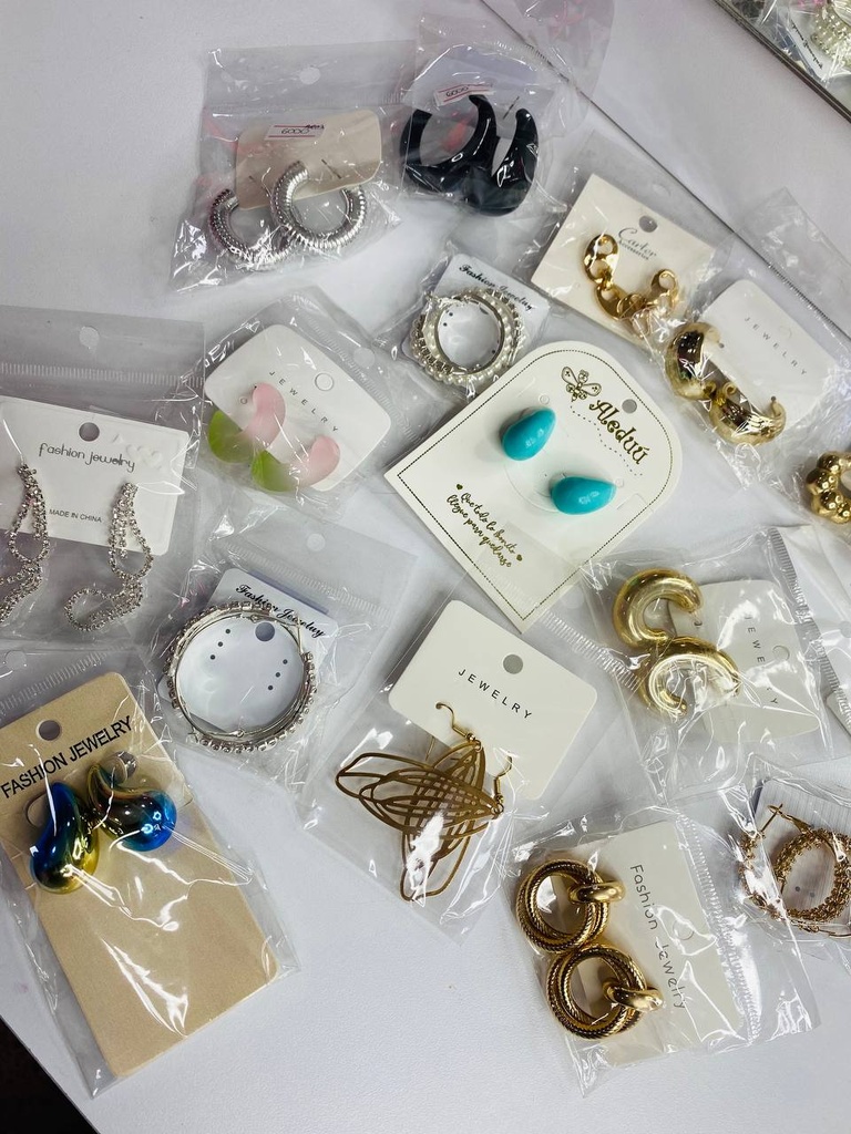 Aretes En tendencia colores varios
