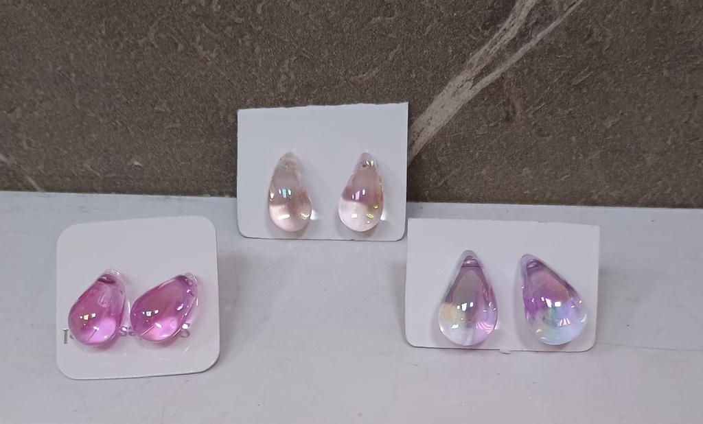 Aretes y gotas coloridos